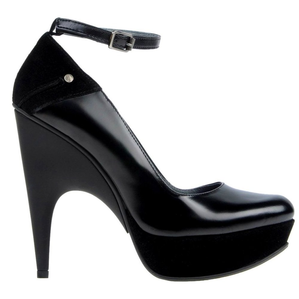 NIB Costume National black leather platform pumps.
